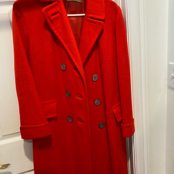 Lindo abrigo de mujer no tiene una talla en el suéter pero mi medida es larga - Picture 3 of 9